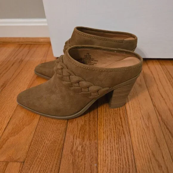 Womens Universal Thread Size 7.5M Tan Heeled Mule open back shoes - Picture 3 of 9